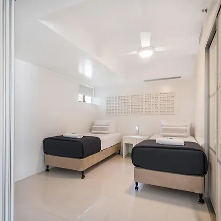 Seamark On First Aparthotel Mooloolaba Exterior photo